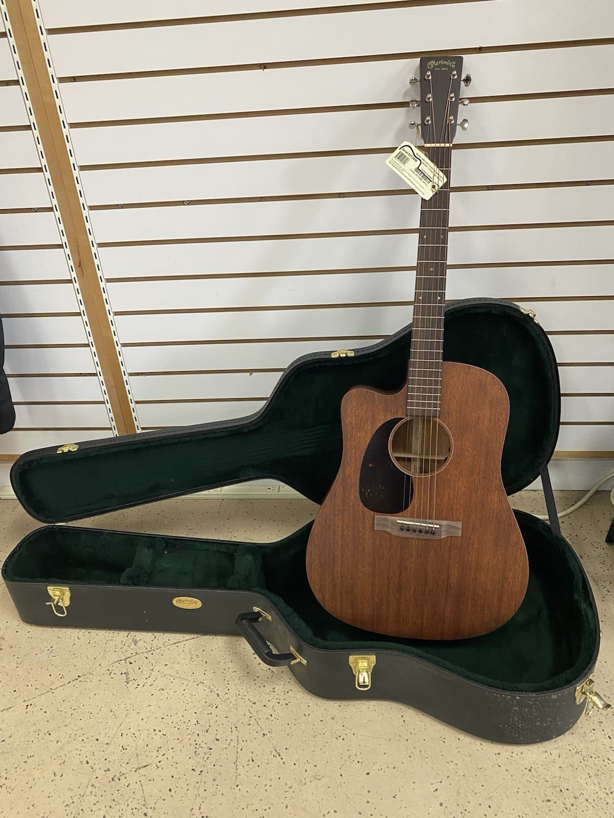 Left-Handed Martin Acoustic Guitar in Martin Hardcase USA 2213406