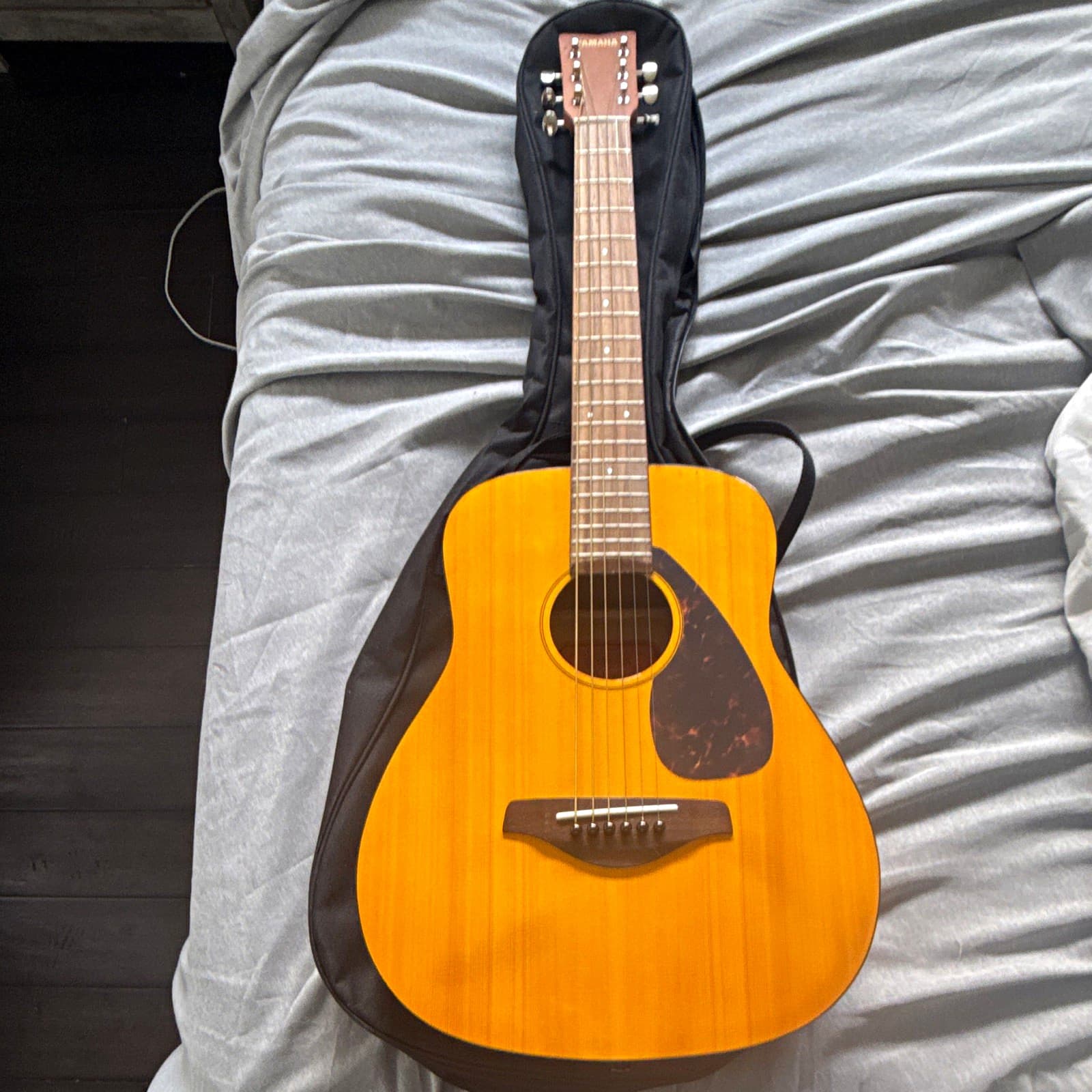 Yamaha FG- junior JR1 very lightly used with bag and extra strings