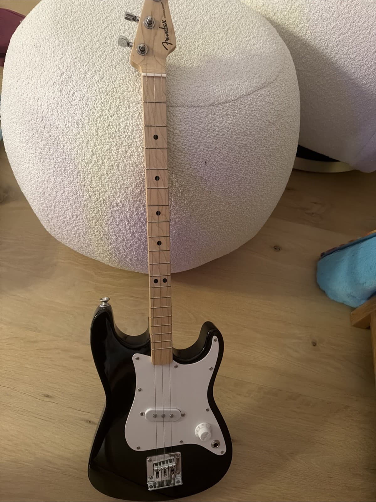 Loog Mini Electric Guitar 3-String Black white