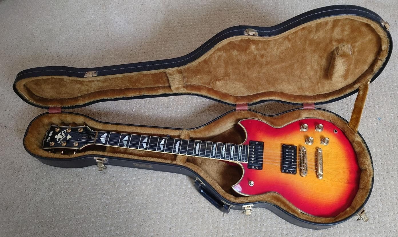YAMAHA SG-2000 Electric Guitar with Original Hard Case