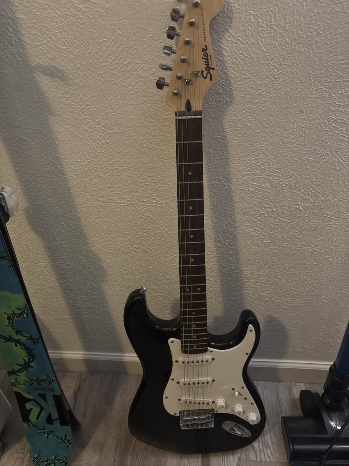 Squier X8224 Classic Vibe Stratocaster Electric Guitar Black NEEDS NEW STRINGS