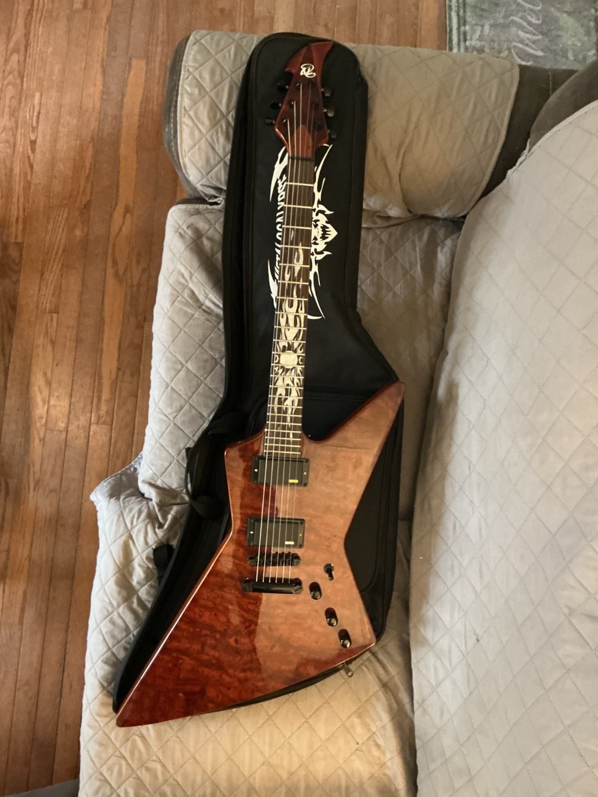 electric guitar explorer body style