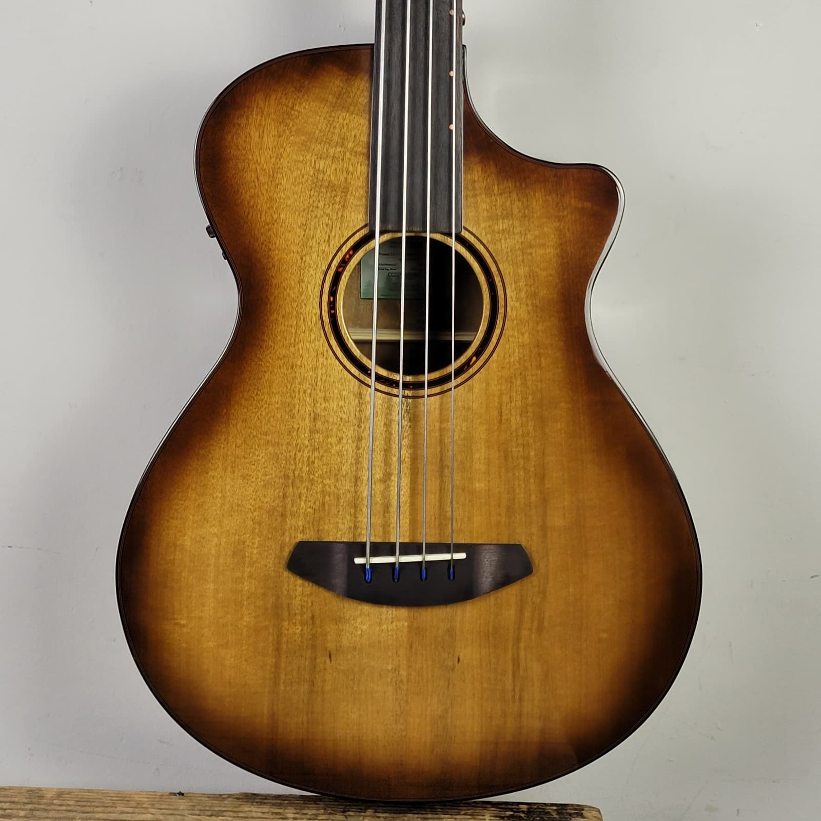 Breedlove Pursuit Exotic S Dreadnought Concerto Fretless Bass CE, B-Stock