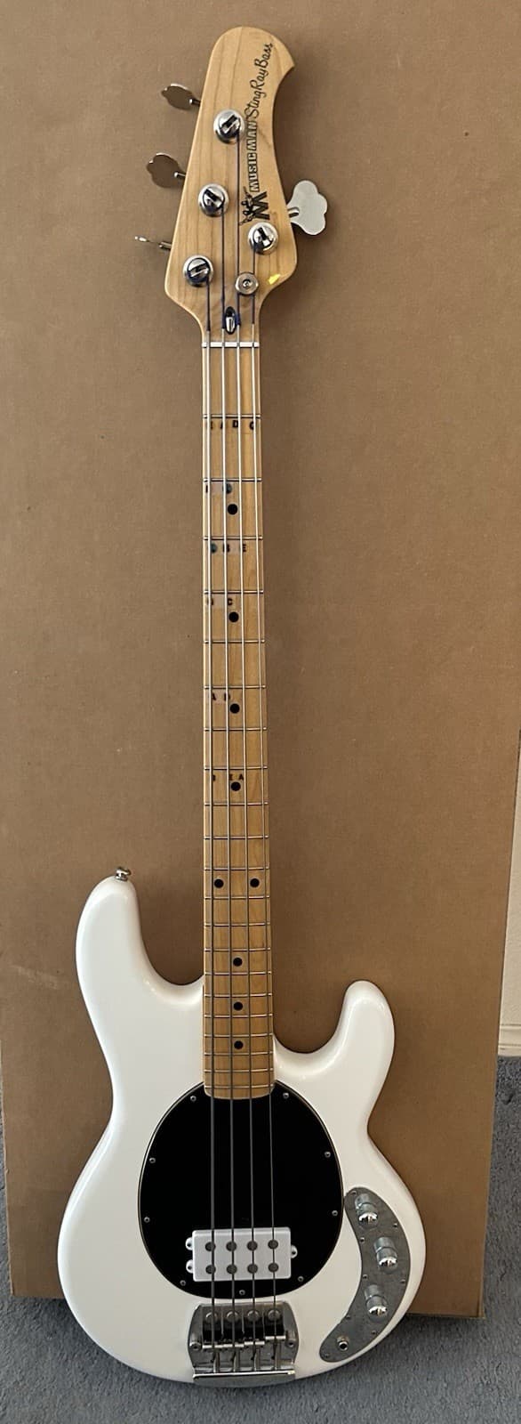 ERNIE BALL Music Man STINGRAY Bass Guitar RETRO 70’s w/Case VINTAGE PICKGUARD