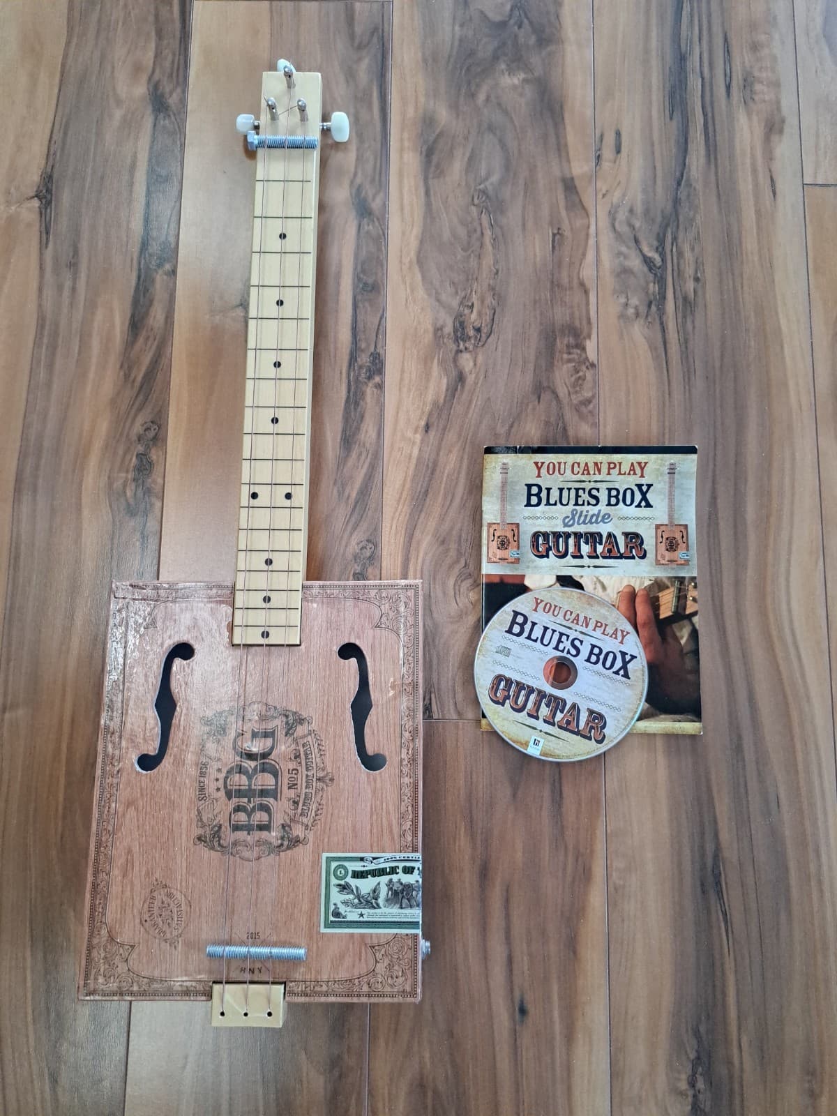 BBG NO 5 Blues Box Guitar 3 String Guitar W/Book & CD See Photos
