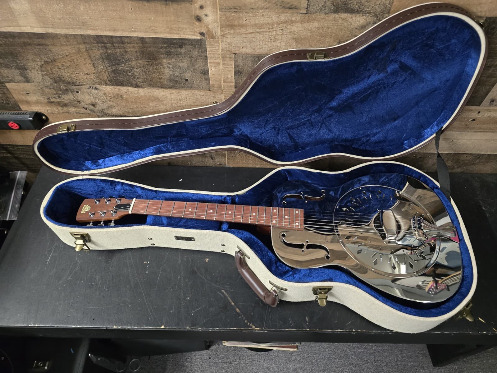 Dobro Hound Dog M-14 Metalbody Round Neck Resonator Guitar W/ Case