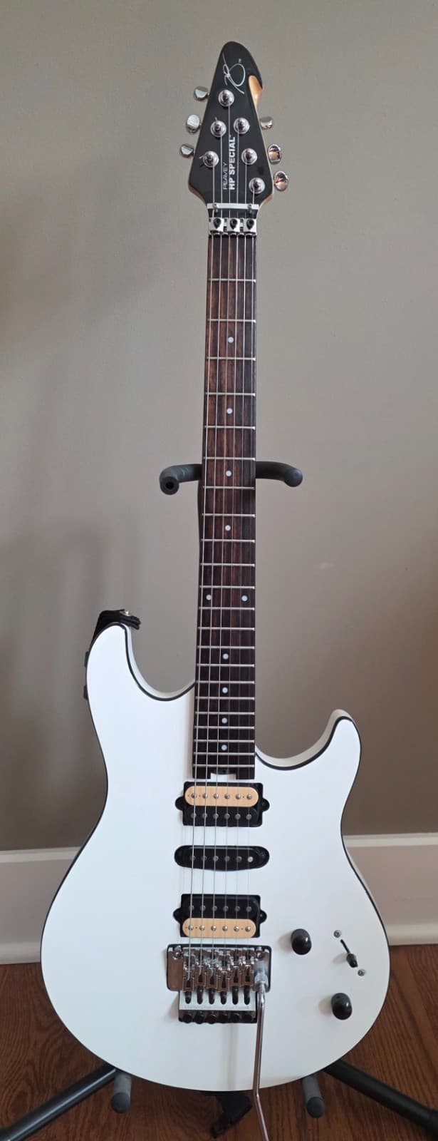 Peavey HP Special "early 2000's" Guitar - White with Gig Bag