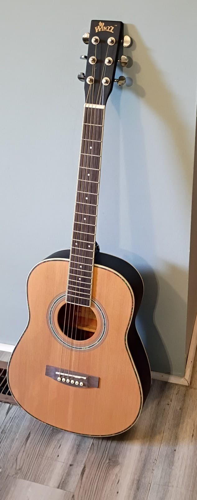 acoustic guitar used