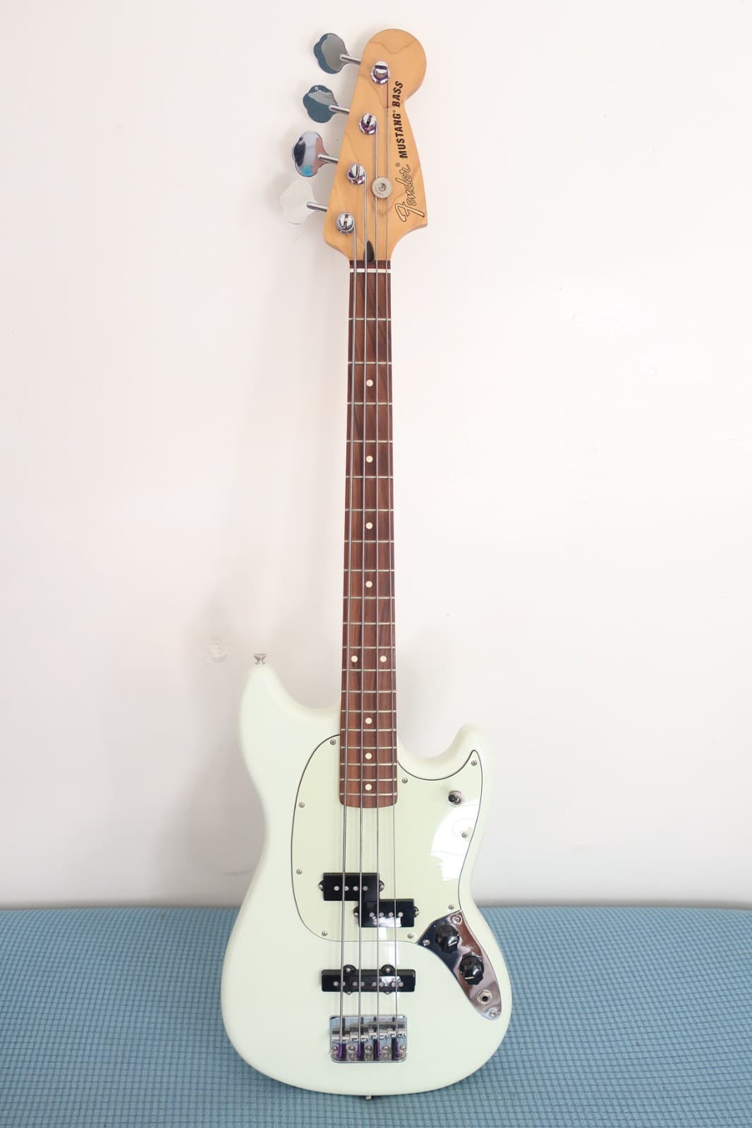 2016 Fender Offset series Mustang PJ Short Scale Electric bass Guitar White