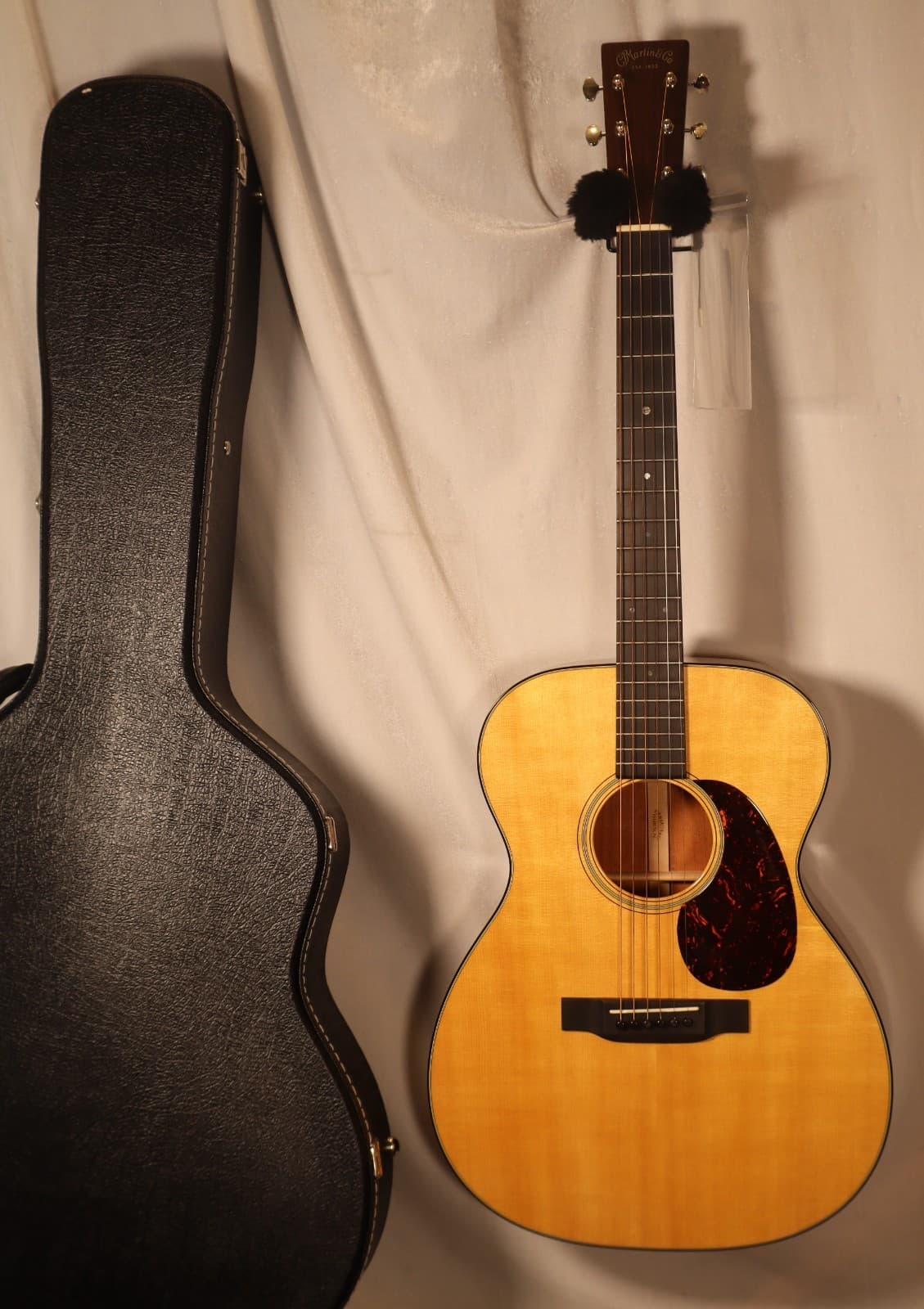 Martin 000-18 Natural Finish Acoustic Guitar with case used 2017