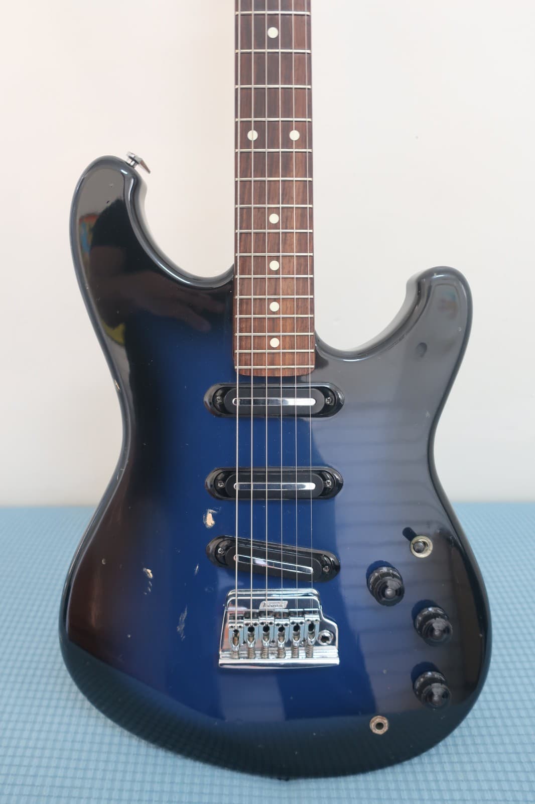 Vintage 1980s Ibanez Guitar Roadstar II Blueburst 3 Pick Ups Tremolo Bridge Dark