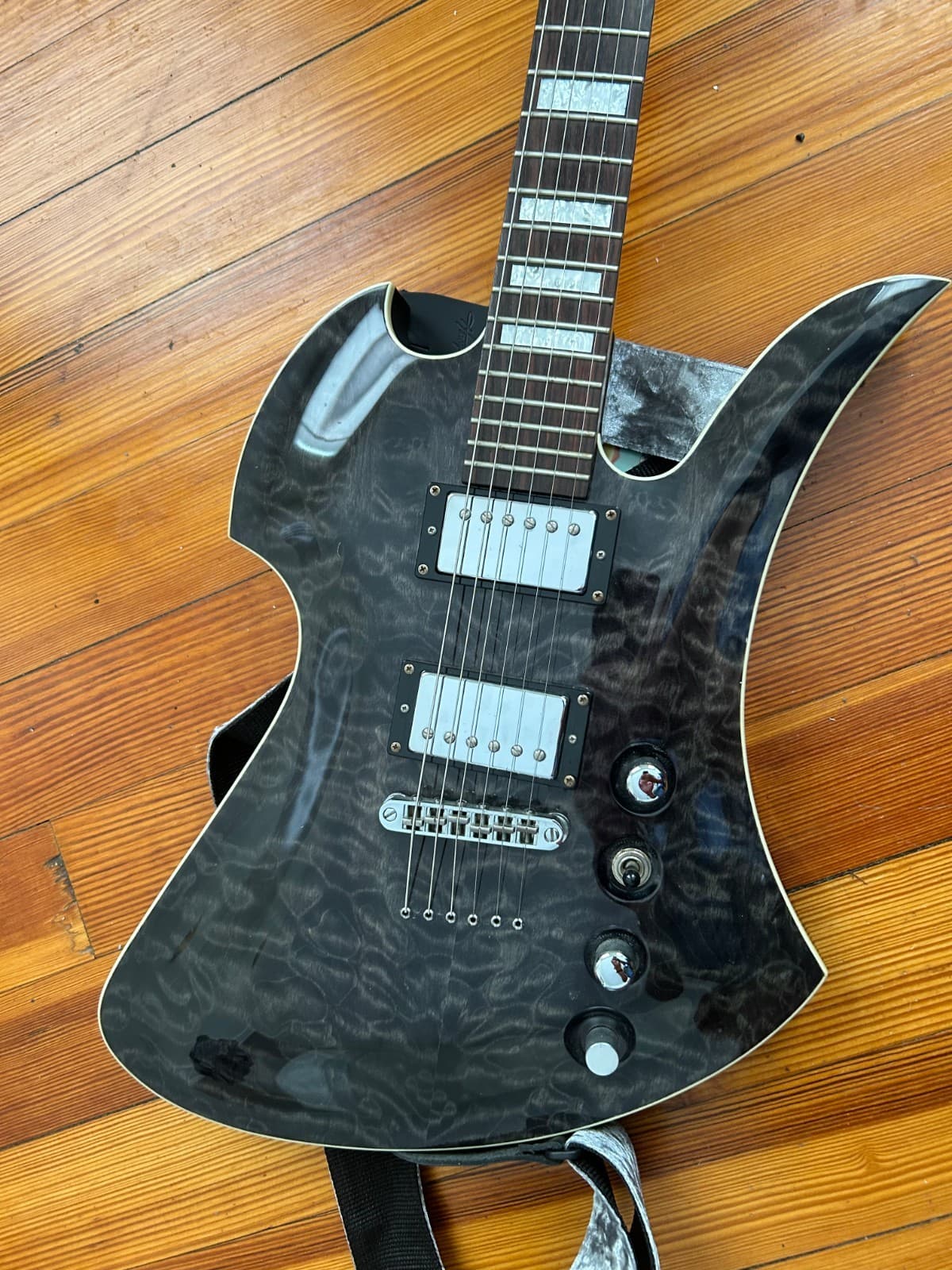 B.C. Rich Mockingbird Masterpiece - Grey Quilted Maple With Gig Bag