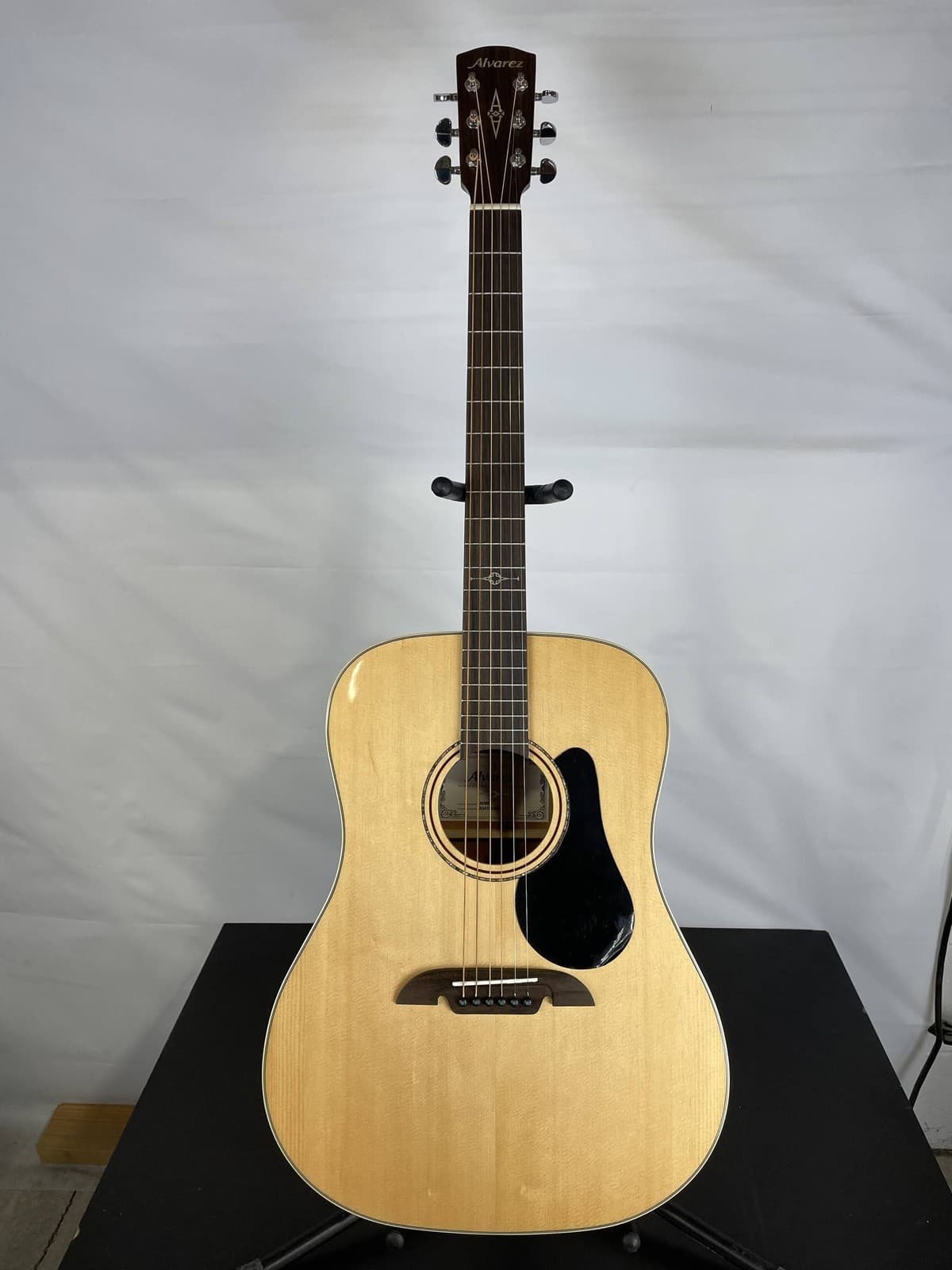 Very Good Alvarez Artist AD60 Dreadnought Acoustic Guitar, Solid Spruce Top