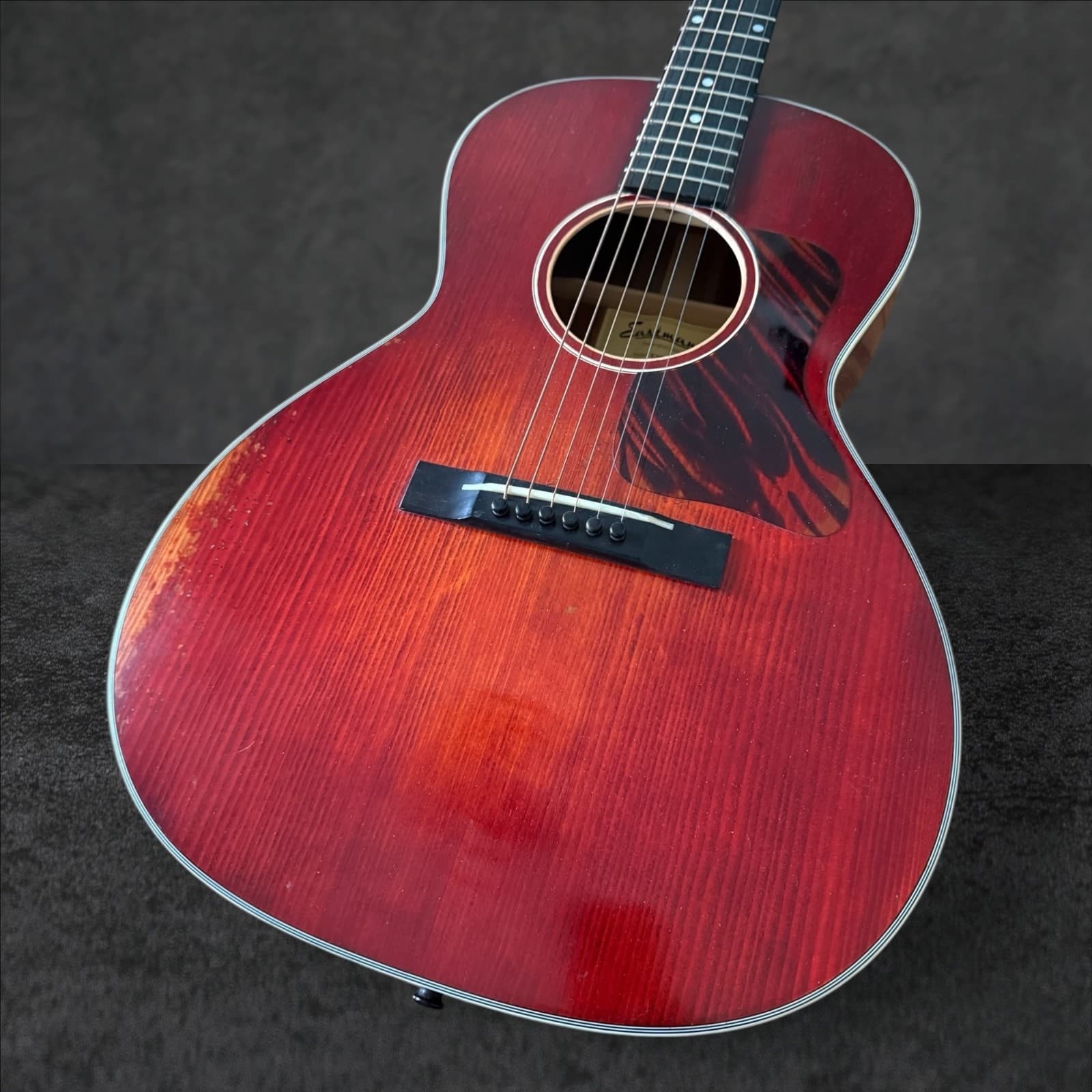 Eastman E10OOSS/V Slope Shoulder Acoustic Guitar - Antique Varnish