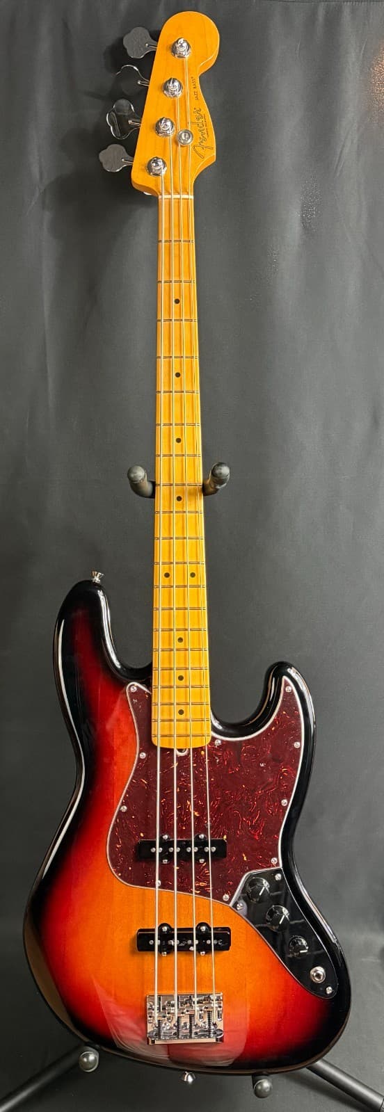 Fender American Professional II Jazz Bass 4-String Bass 3-Tone Sunburst w/ OHSC