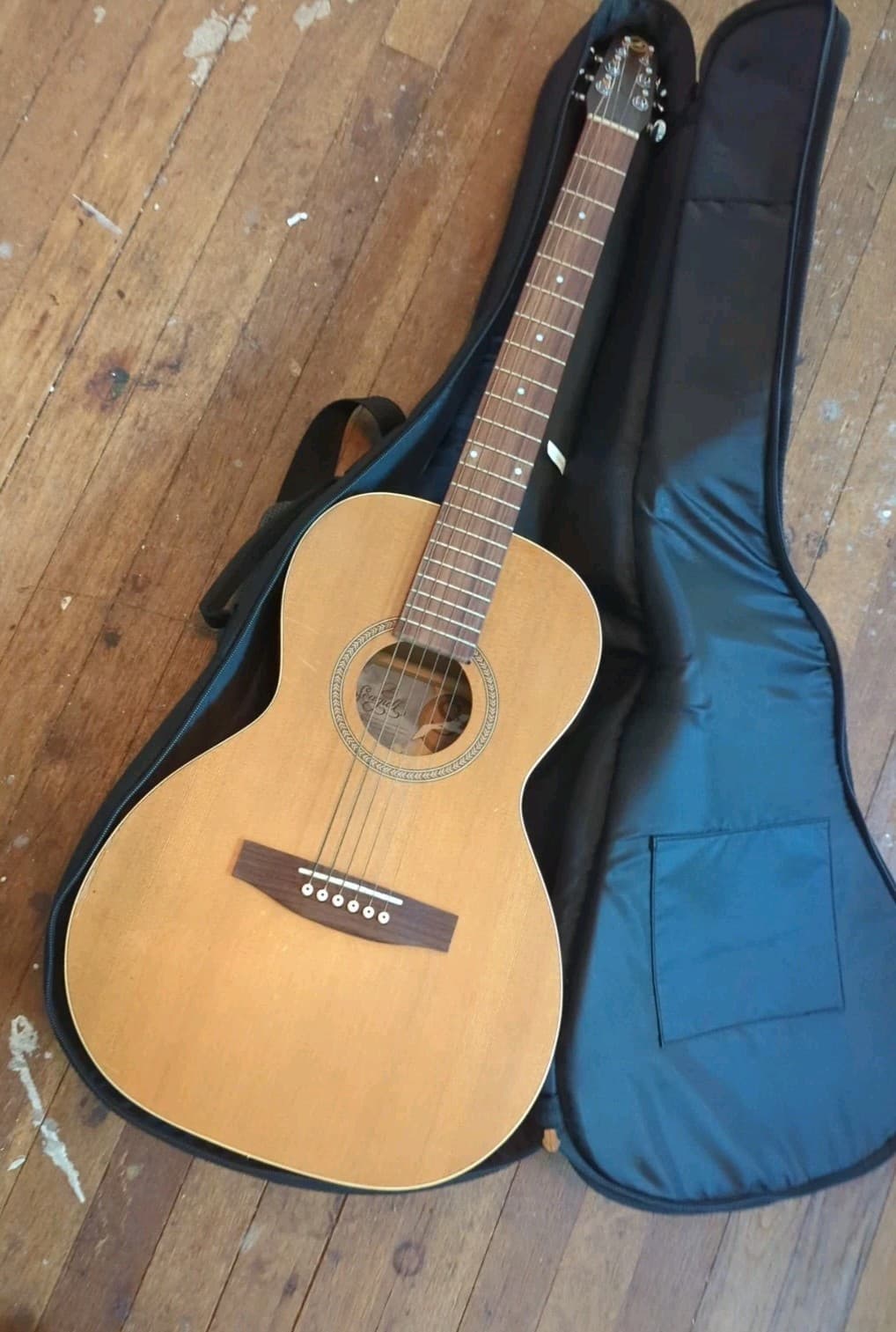 Seagull Godin Entourage Grand Parlor Acoustic Guitar Natural Finish
