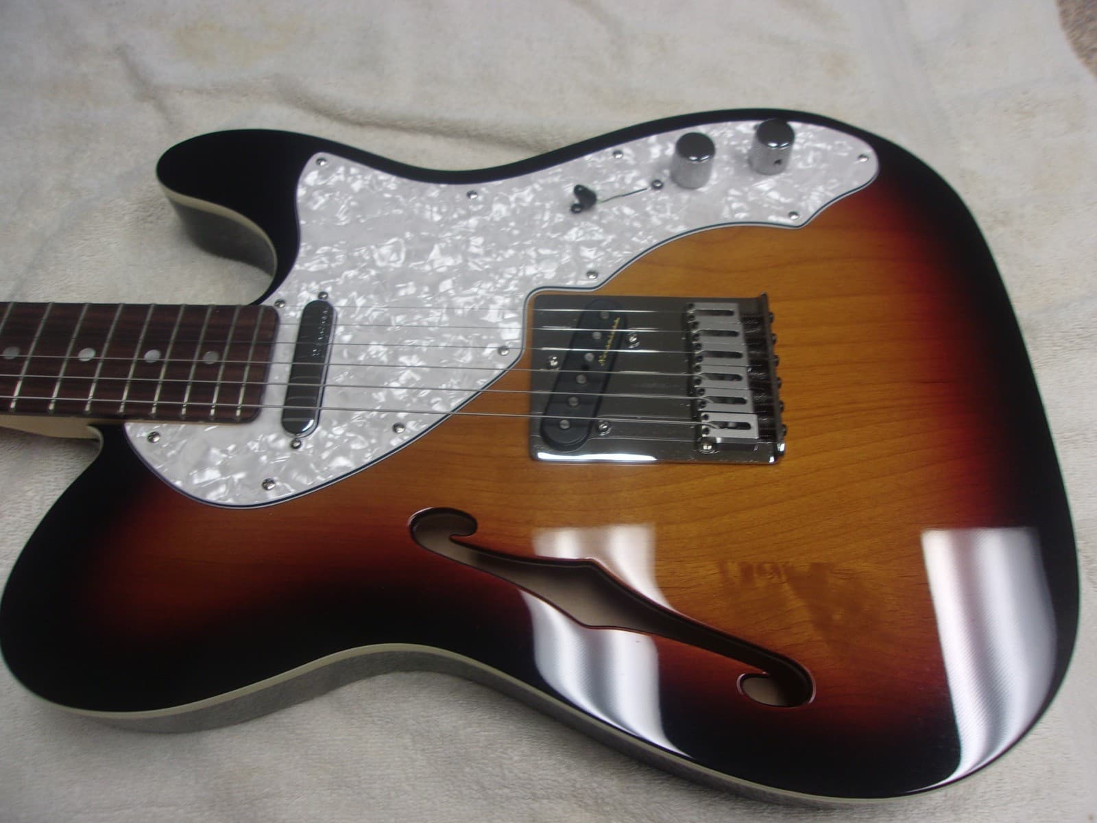 About Mint 2016 Fender Deluxe Thinline Telecaster Elect. w/Tweed Hardcase &Candy