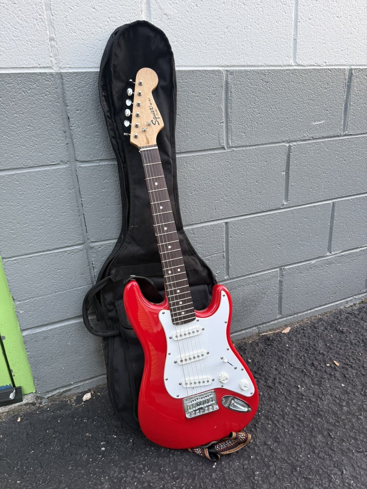 Squier Mini Stratocaster Electric Solidbody Guitar - Dakota Red w/ Bag & Strap