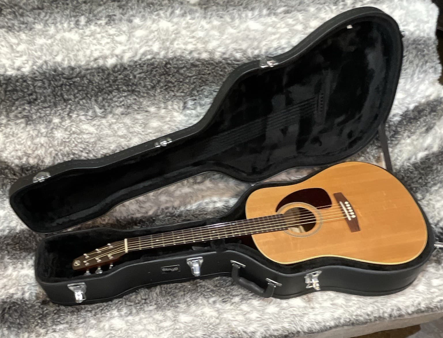 Seagull S6+ Spruce Dreadnought 6-String Acoustic Guitar Natural w/ Hard Case