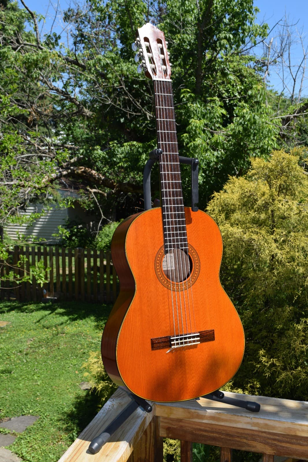 Yamaha CG122MCH Classical Guitar, Solid Cedar Top