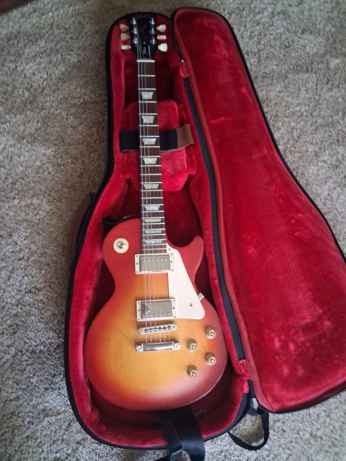 Gibson Les Paul Tribute Electric Guitar - Satin Cherry Sunburst