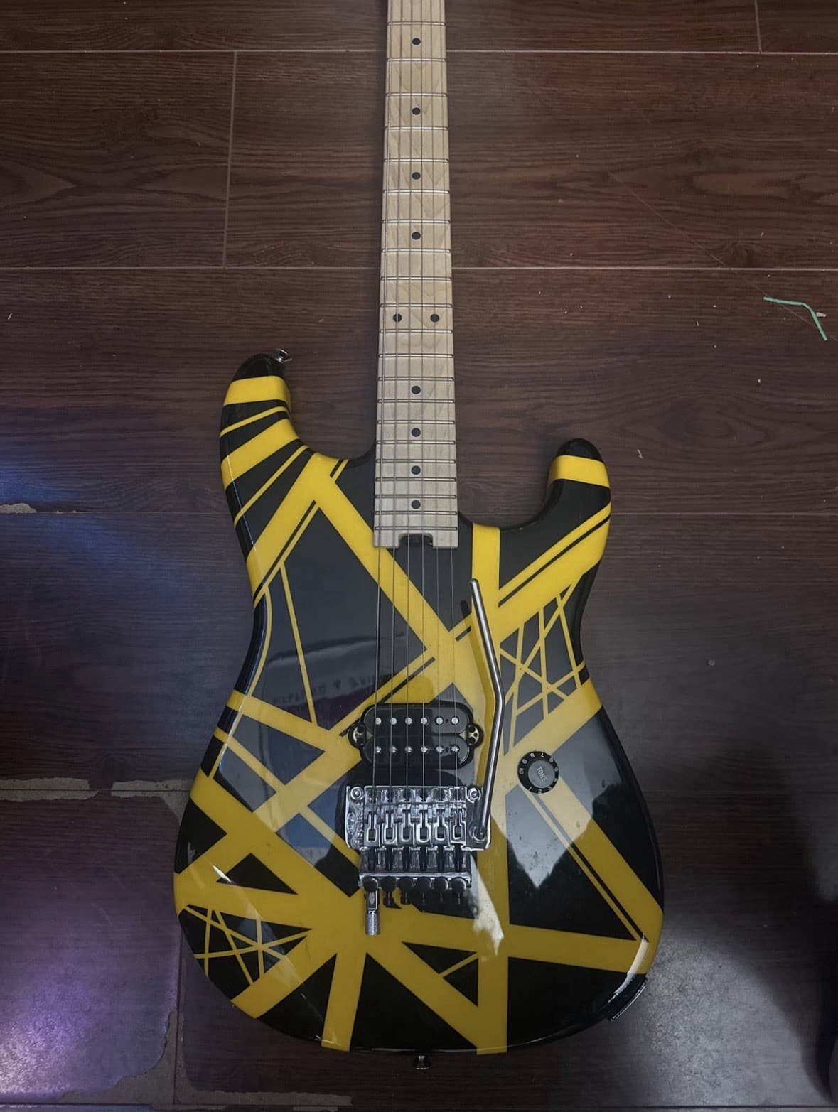 EVH Striped Series Electric Guitar Black/Yellow Floyd Rose Maple Neck 2023
