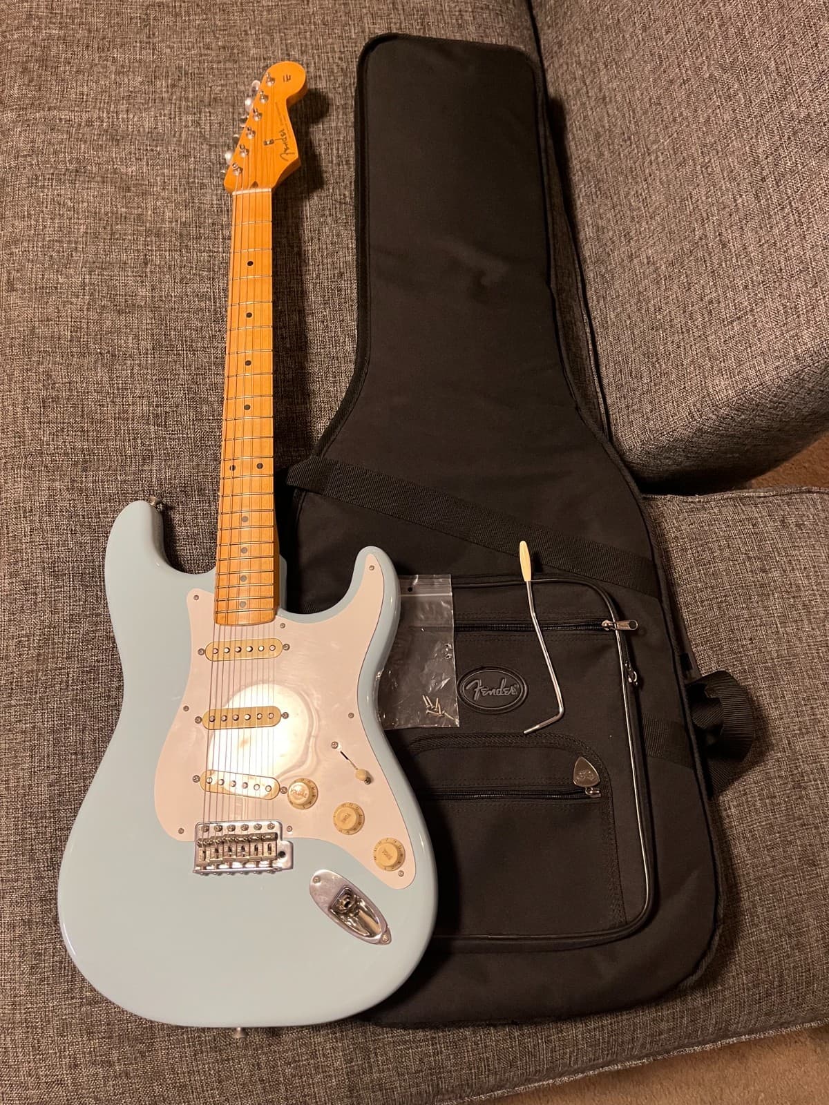 Fender Vintera '50s Stratocaster Maple Fretboard 2022 - Sonic Blue With Gig Bag