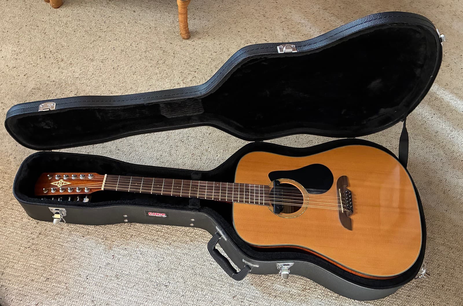 Alvarez RD2OS12 12-String Acoustic Guitar with Hardshell Case β’ Free to pick up