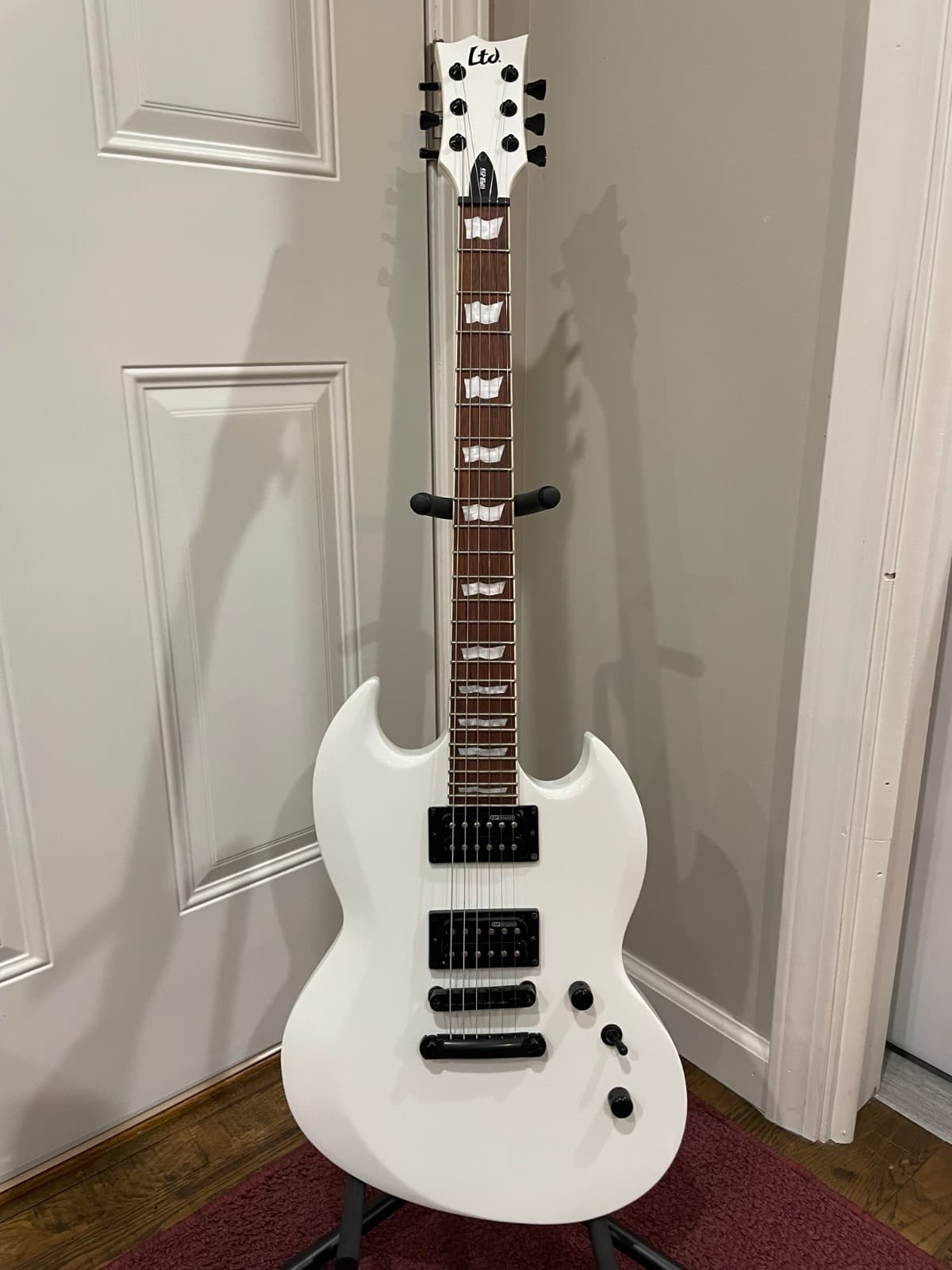 ESP LTD Viper-256 Electric Guitar Snow White