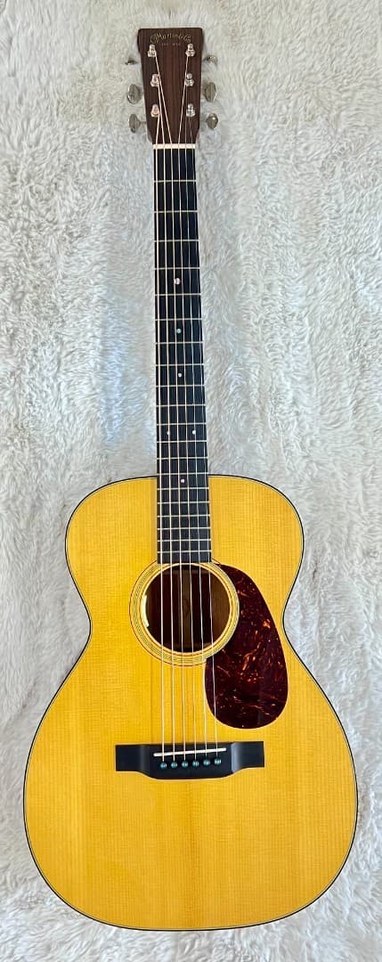2019 Martin 0-18 Acoustic/Electric Guitar with hardshell Case & case candy -