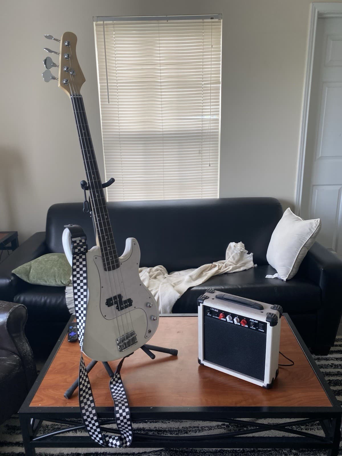 Bass guitar + Amp