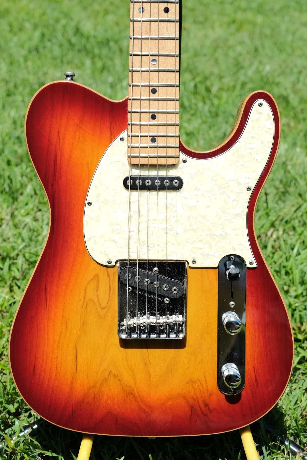 G&L ASAT Classic 96' , Cherryburst , EXCELLENT Cond ! USA with Hard Case