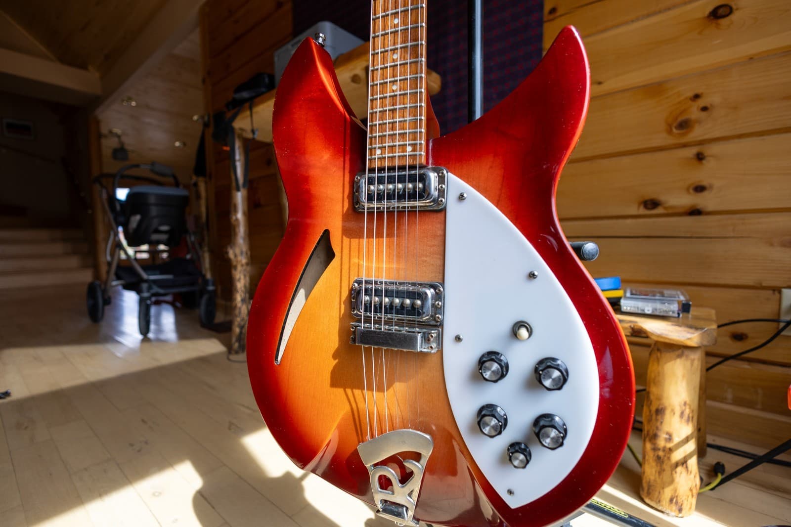 Rickenbacker 330 Fireglo