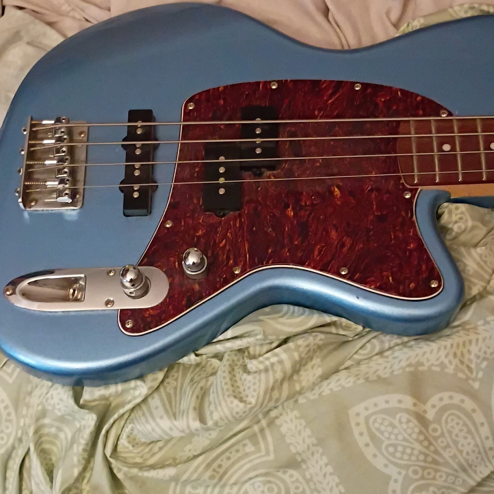 Ibanez TMB100 4-String Electric Bass Guitar Blue Tortoise Pickguard