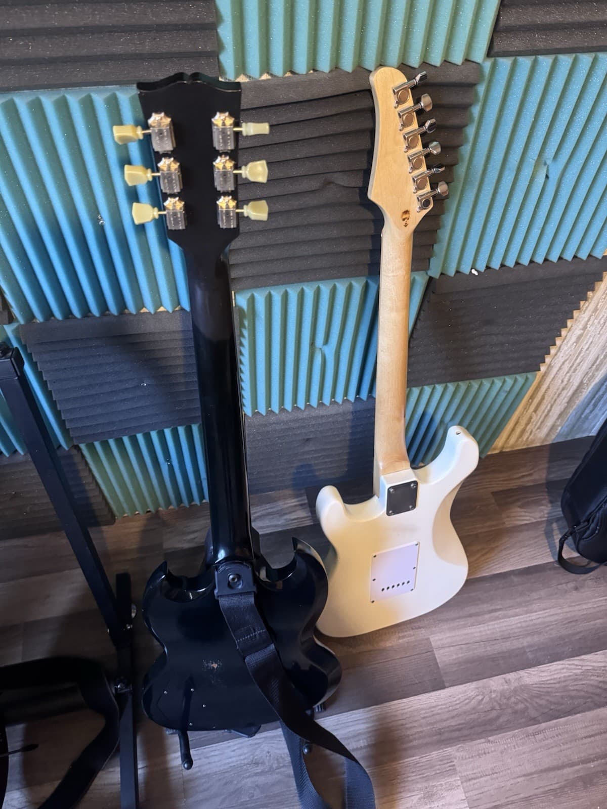 Gibson SG Standard & Stratocaster Electric Guitar