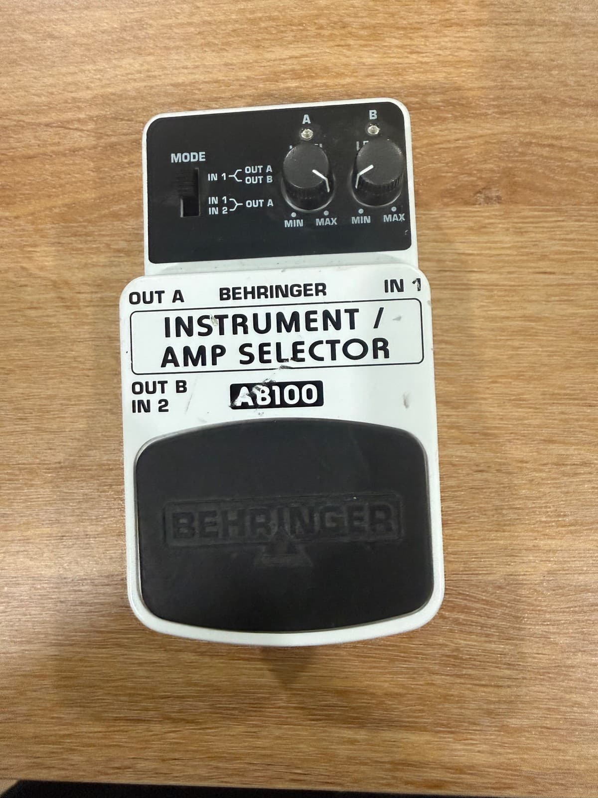 Behringer Guitar Instrument Amp Selector Used