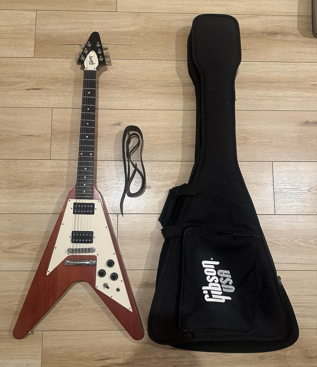Gibson Flying V Faded Worn Cherry Made in USA w/ Original Gibson Gig Bag
