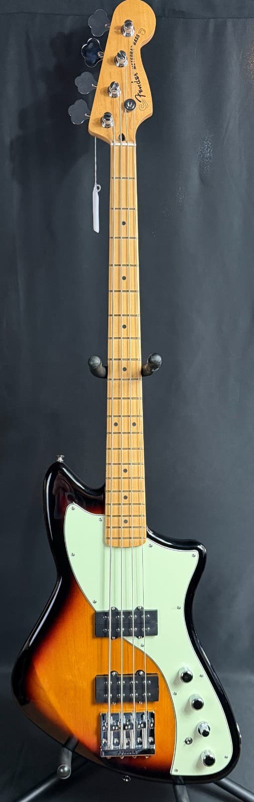 Fender Player Plus Active Meteora Bass 4-String Bass Guitar 3-Tone Sunburst