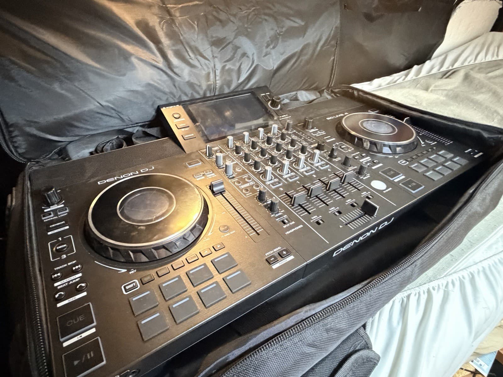 Denon SC LIVE 4 Standalone 4-Deck DJ System w Case 24 HOUR SALE