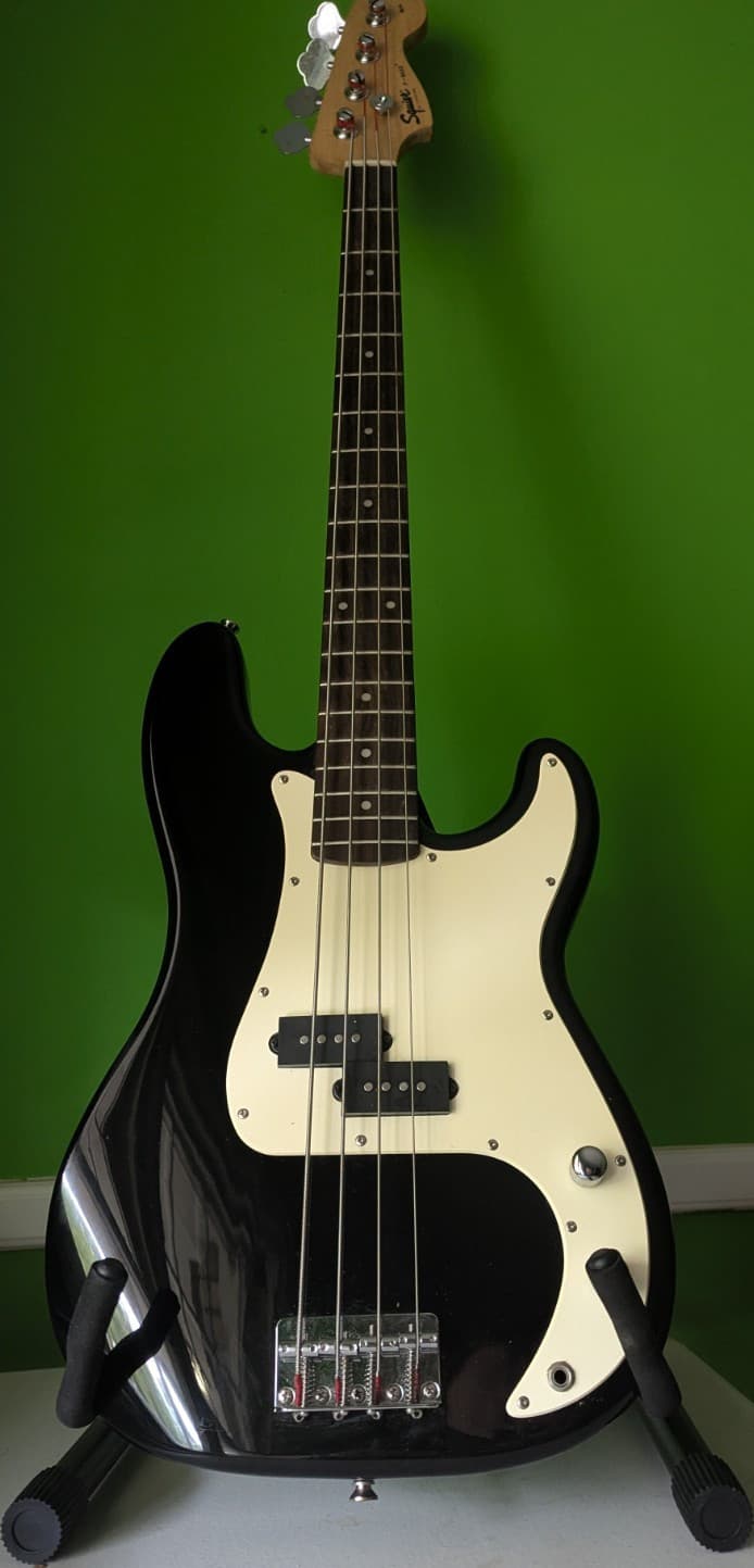 Squier P Bass Aiffinity Electric Bass Guitar Black 4 String Rosewood Fretboard