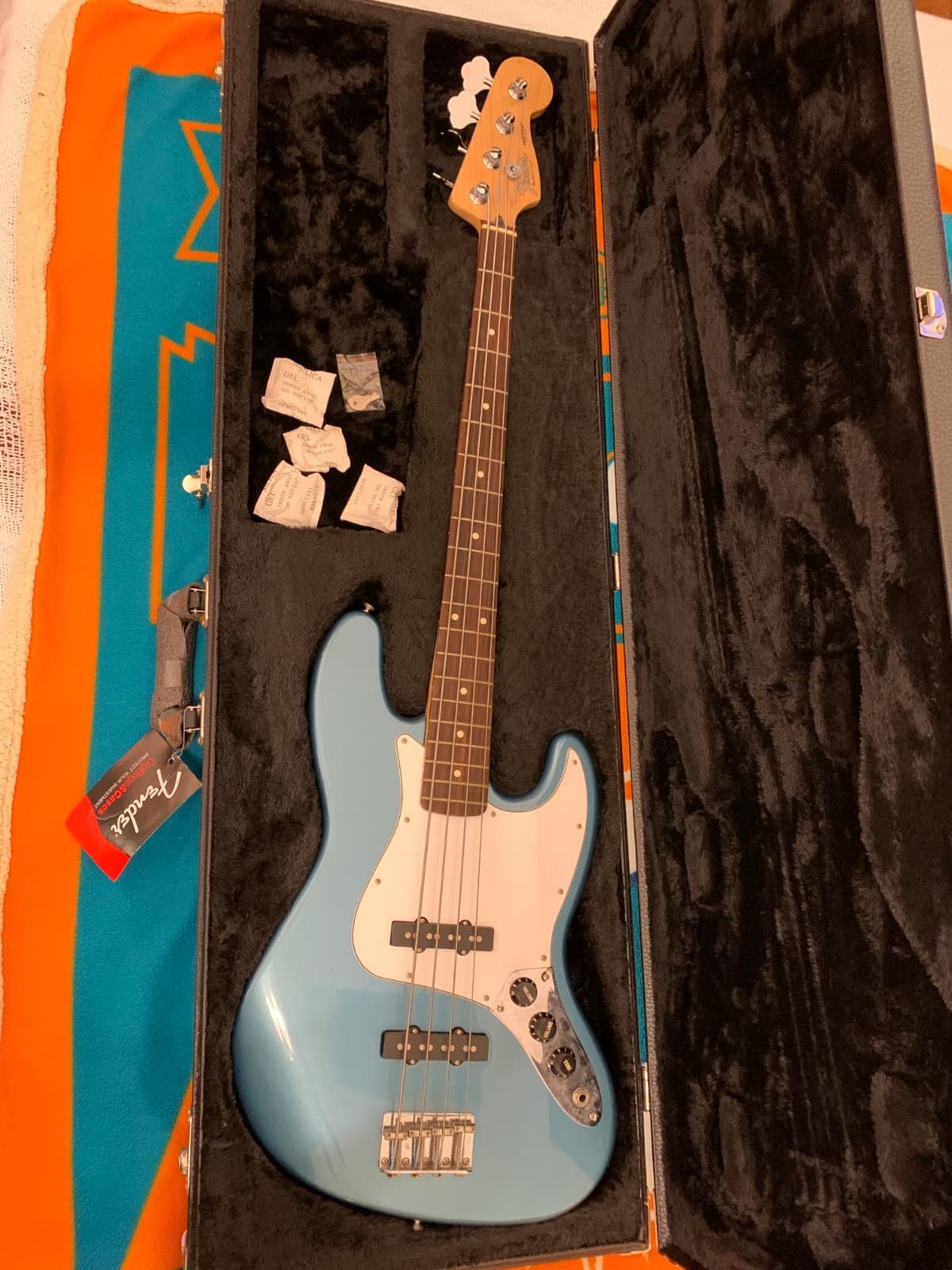 FENDER JAZZ BASS GUITAR FROST BLUE BODY/ROSEWOOD 1995’