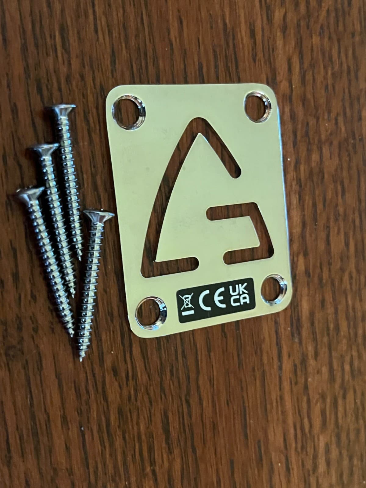 Guild Surfliner guitar neck plate Deluxe