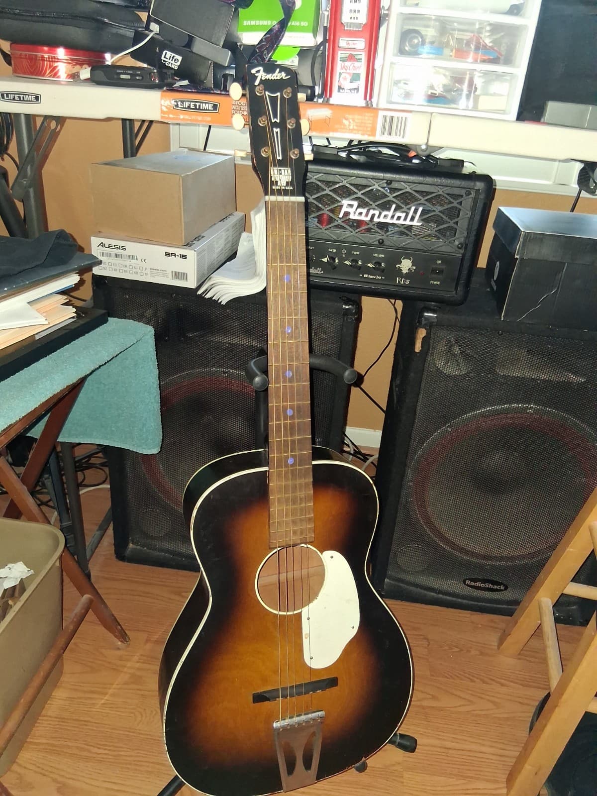 Vintage Fender F-71 Uni-Bar Parlor guitar (1971).