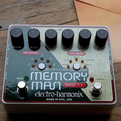 Electro-Harmonix Deluxe Memory Man 550-TT Tap Tempo 550Ms Analog Delay, Green