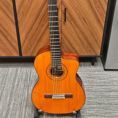 Alvarez AC40C 1998-2001 - Cutaway acoustic/electric nylon string guitar