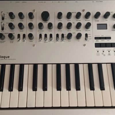 Korg Minilogue 4-Voice Polyphonic Analog Synthesizer 2016 - Present - Silver