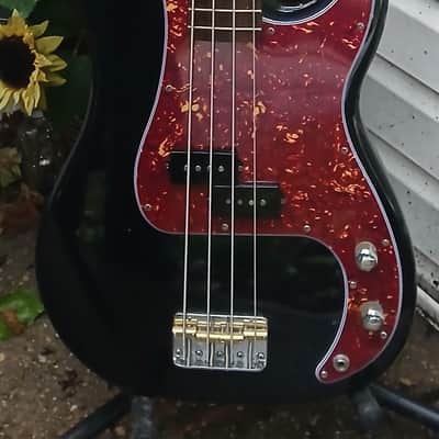 Squier Percision Bass ( Affinity Series) 1997 - Gloss Black
