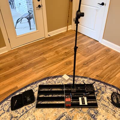 Guitar expandable pedalboard w/ power, Wireless system, looper, mic stand & soft case
