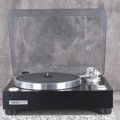 YAMAHA GT-750 Direct Drive Record Player Turntable in Very Good Condition
