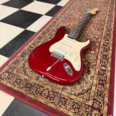 Squier Affinity Series Stratocaster with Rosewood Fretboard 2004 - 2013 - Metallic Red